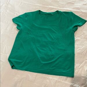 Lululemon Green loose fit Crew Neck Short Sleeve Tee